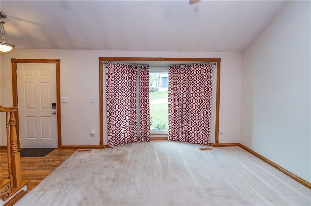 Photo 26 of 80 - 140 Debra Street, Lansing, KS 66043