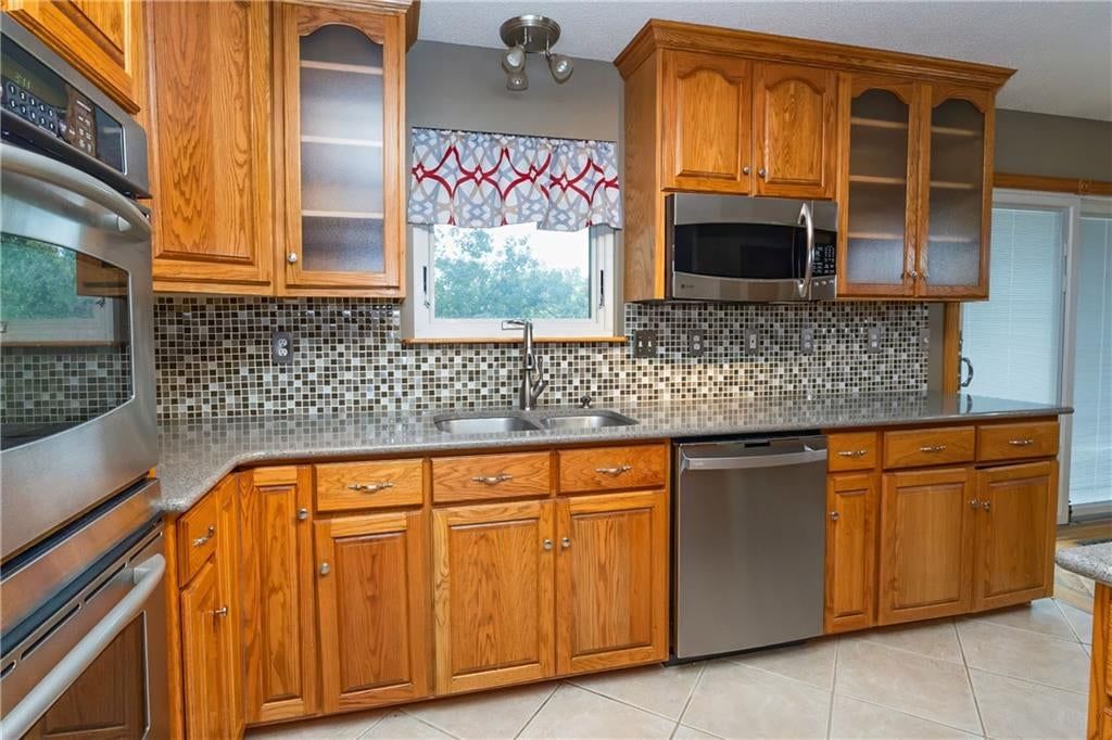 Photo 17 of 80 - 140 Debra Street, Lansing, KS 66043