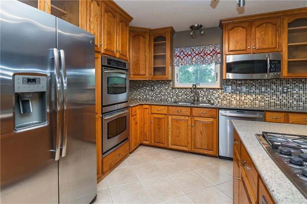 Photo 15 of 80 - 140 Debra Street, Lansing, KS 66043