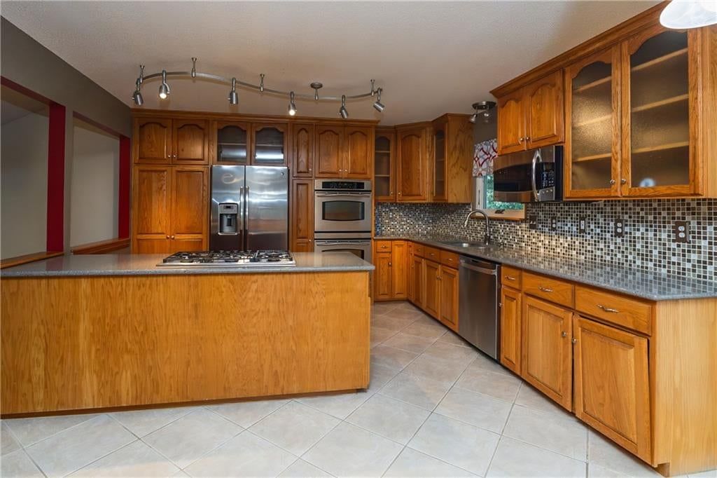 Photo 14 of 80 - 140 Debra Street, Lansing, KS 66043