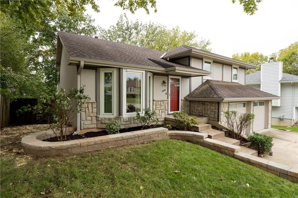 140 Debra Street, Lansing, KS: listing photo 2