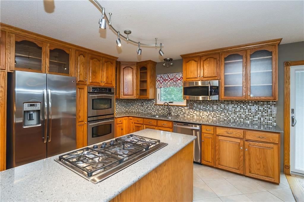 Photo 12 of 80 - 140 Debra Street, Lansing, KS 66043