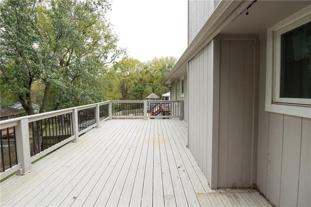 140 Debra Street, Lansing, KS: listing photo 3