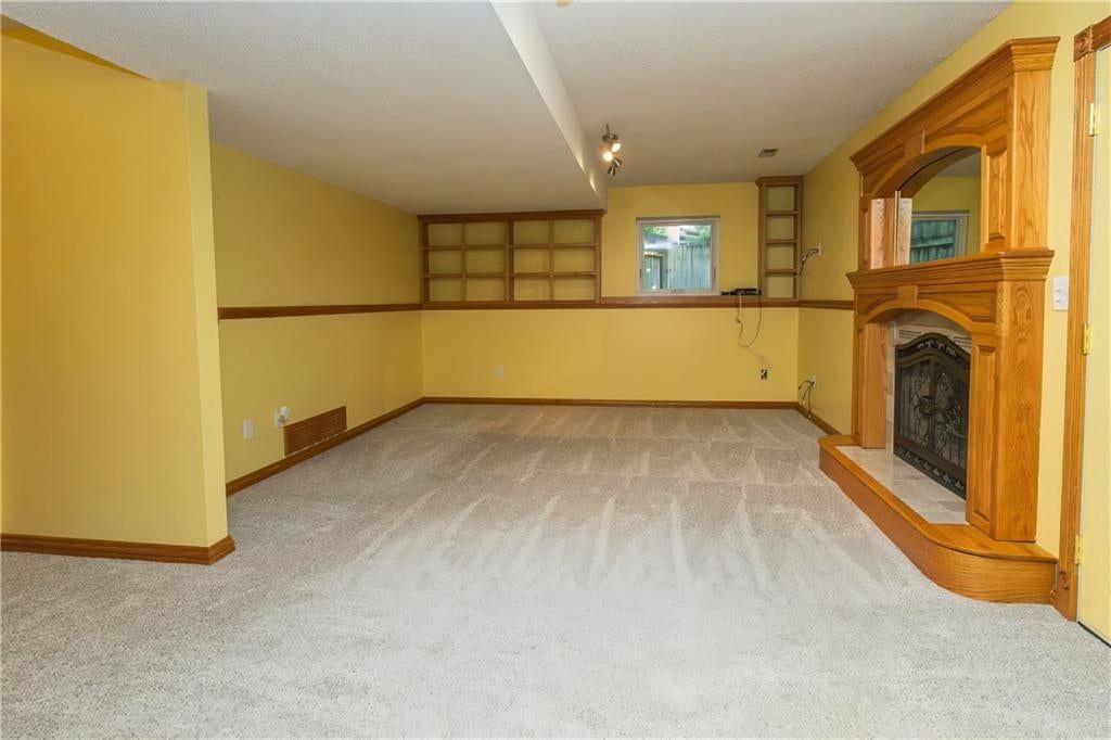 Photo 47 of 80 - 140 Debra Street, Lansing, KS 66043