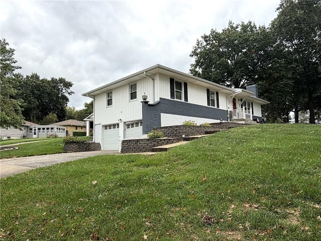 9700 E 82nd Terrace, Raytown, MO: listing photo 2