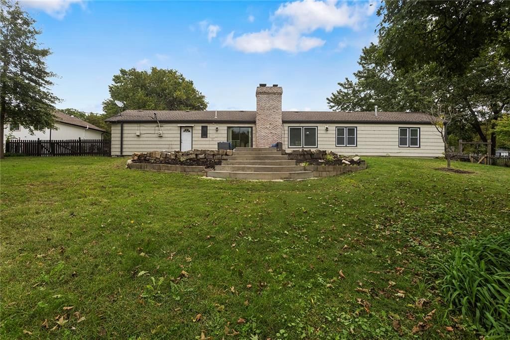 Photo 29 of 31 - 9730 State Line Road, Leawood, KS 66206