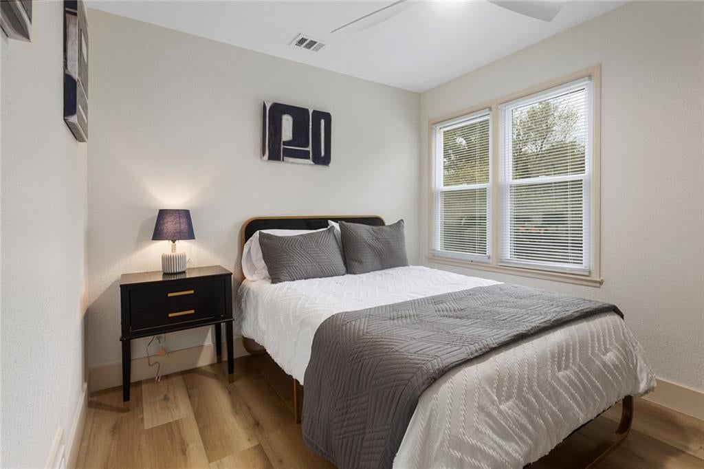 Photo 23 of 31 - 9730 State Line Road, Leawood, KS 66206