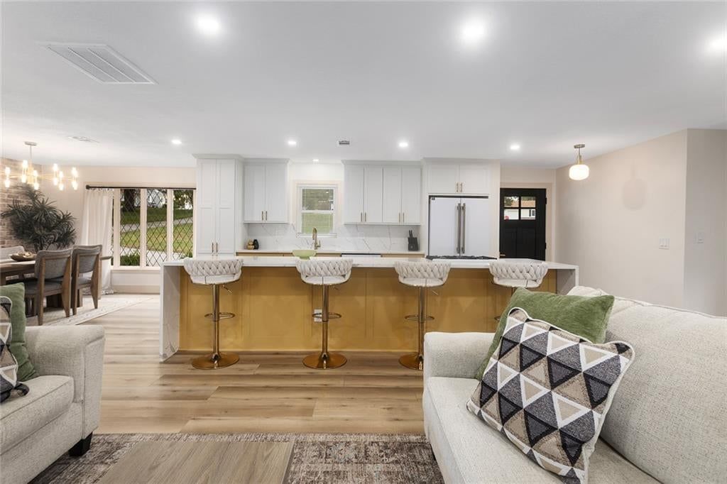 Photo 6 of 31 - 9730 State Line Road, Leawood, KS 66206