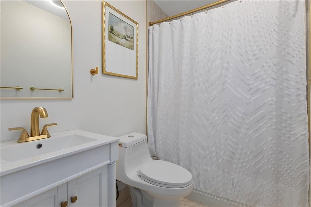 Photo 21 of 31 - 9730 State Line Road, Leawood, KS 66206
