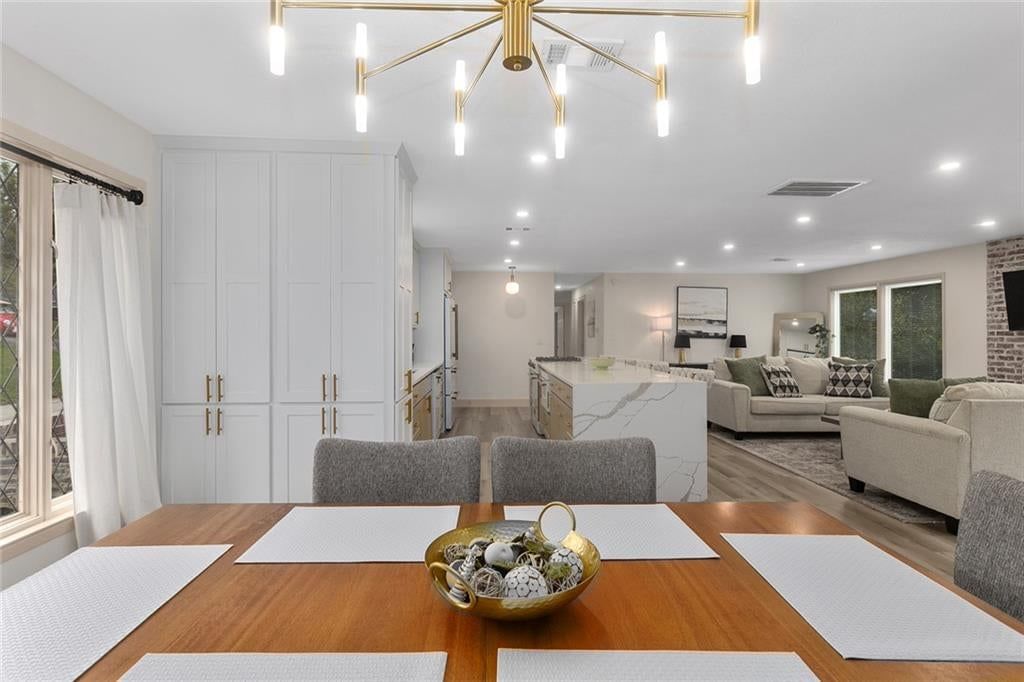 Photo 11 of 31 - 9730 State Line Road, Leawood, KS 66206