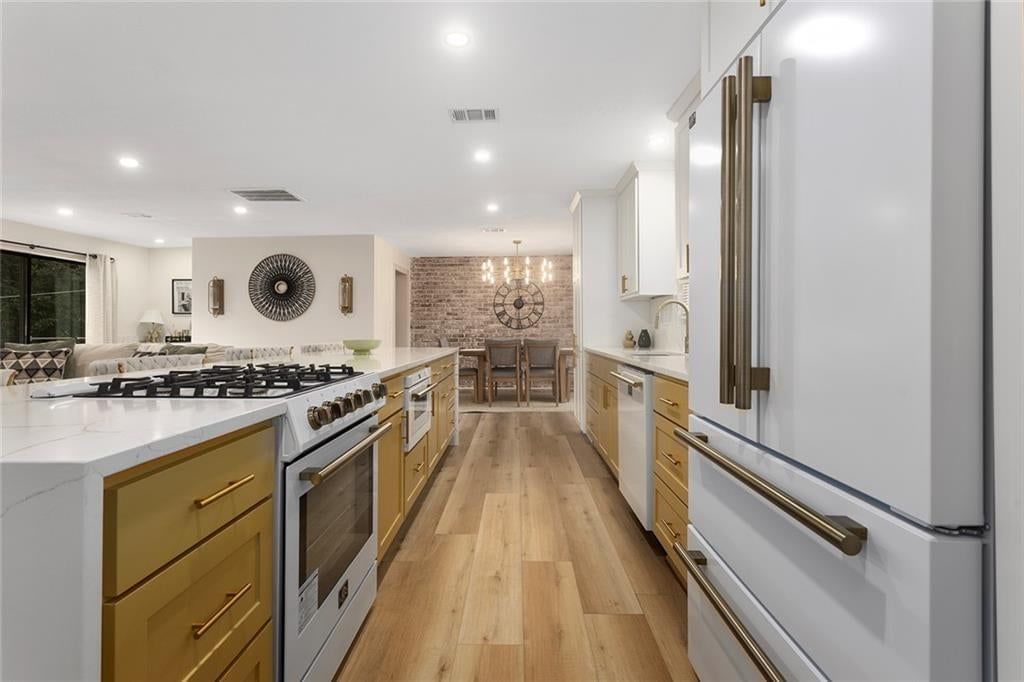 9730 State Line Road, Leawood, KS: listing photo 3