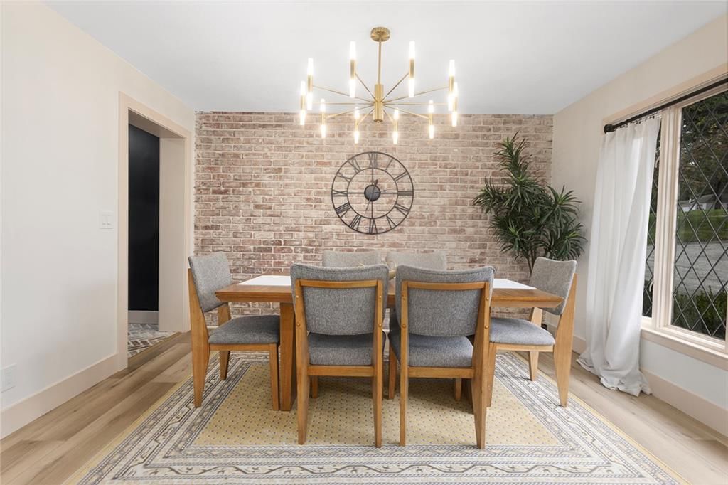 Statement lighting at 9730 State Line Road, Leawood, KS 66206