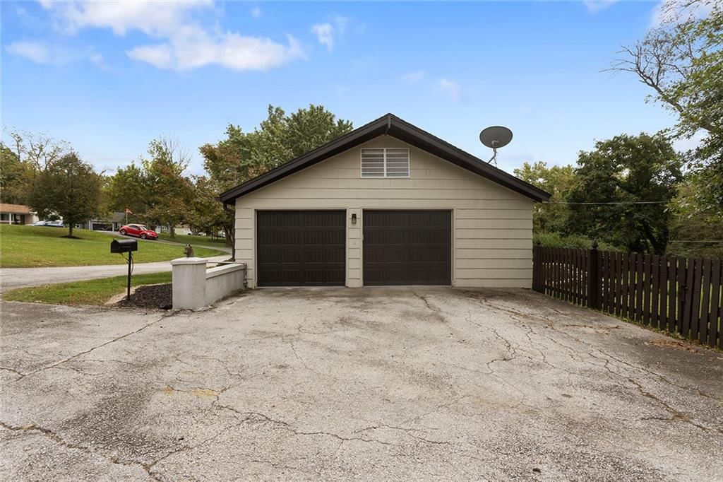 Fenced yard at 9730 State Line Road, Leawood, KS 66206