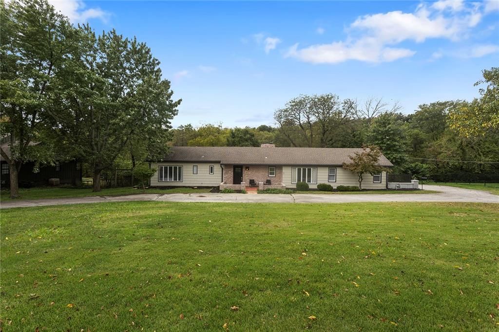 9730 State Line Road, Leawood, KS