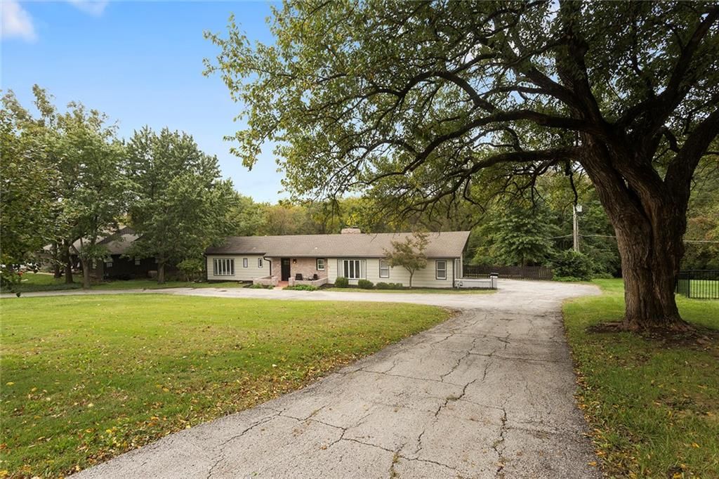 9730 State Line Road, Leawood, KS: listing photo 2