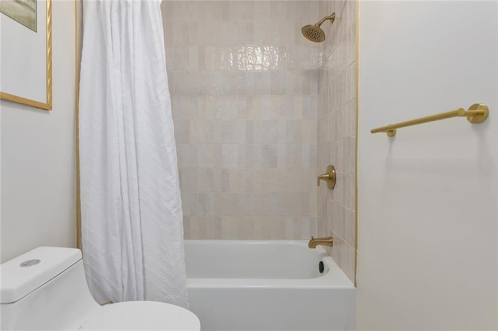 Photo 22 of 31 - 9730 State Line Road, Leawood, KS 66206