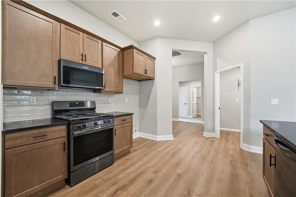 Photo 18 of 53 - 18420 W 195th Street, Spring Hill, KS 66083