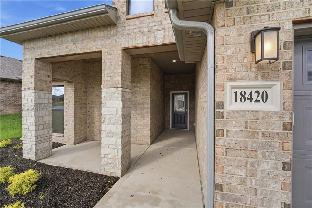 18420 W 195th Street, Spring Hill, KS: listing photo 2