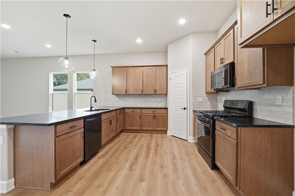 Kitchen island, kitchen backsplash and recessed lighting at 18420 W 195th Street, Spring Hill, KS 66083