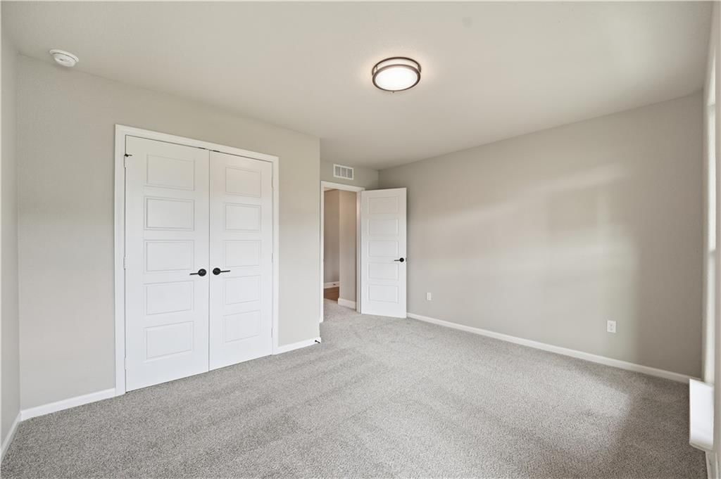 Photo 14 of 53 - 18420 W 195th Street, Spring Hill, KS 66083