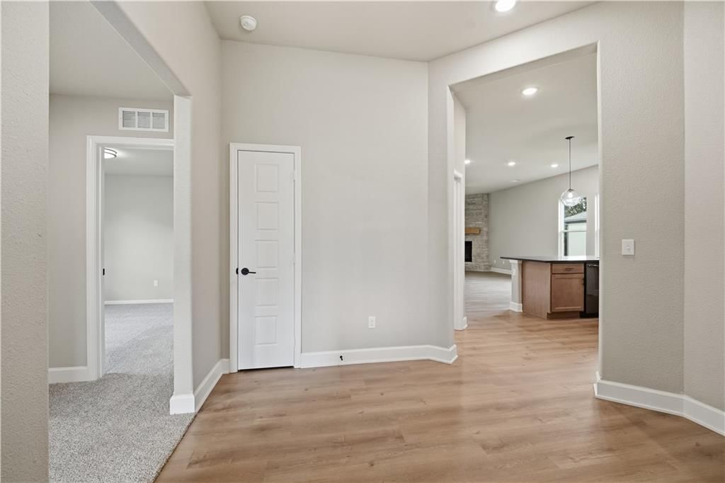Photo 6 of 53 - 18420 W 195th Street, Spring Hill, KS 66083