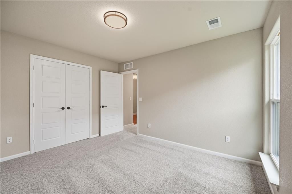 Photo 8 of 53 - 18420 W 195th Street, Spring Hill, KS 66083