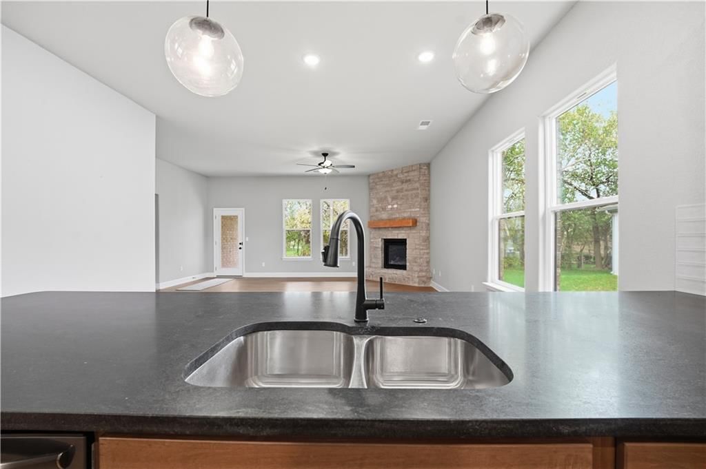 Photo 17 of 53 - 18420 W 195th Street, Spring Hill, KS 66083