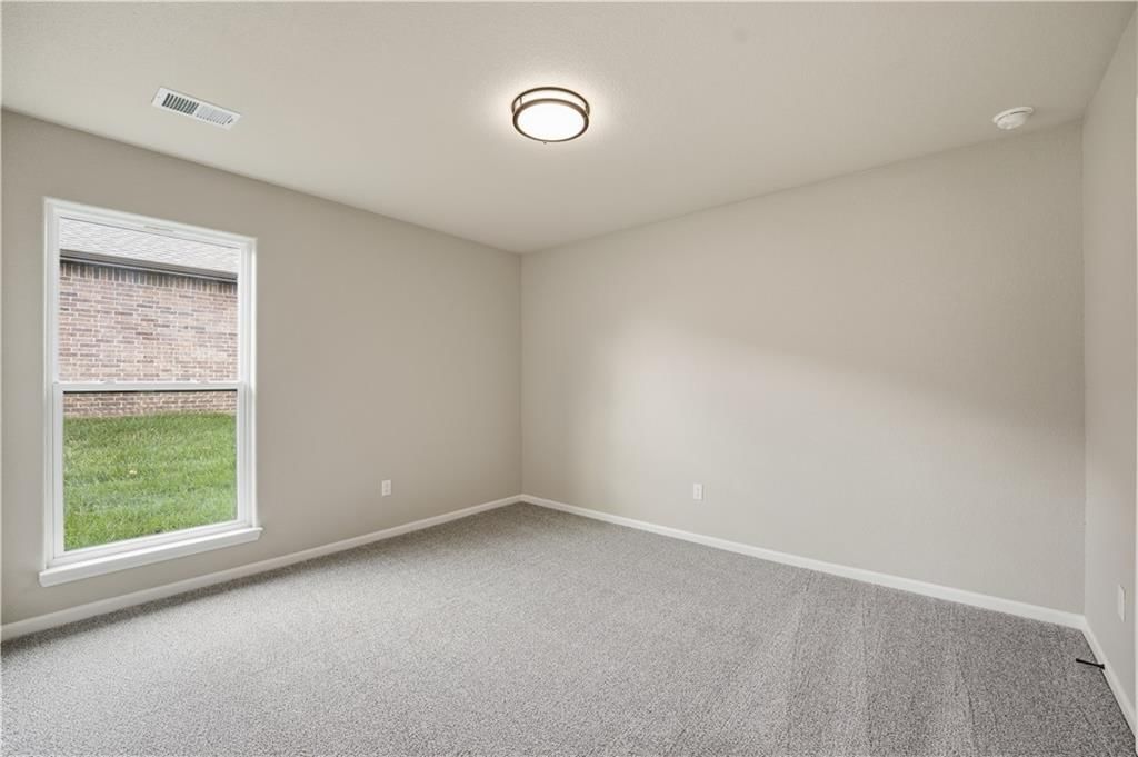 Carpet at 18420 W 195th Street, Spring Hill, KS 66083