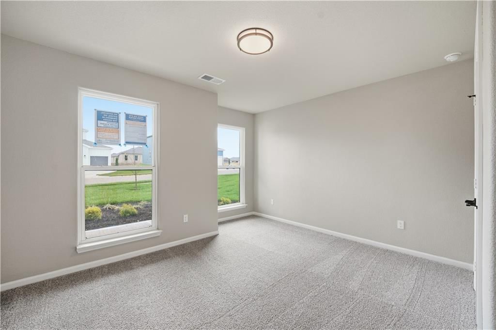 Photo 12 of 53 - 18420 W 195th Street, Spring Hill, KS 66083