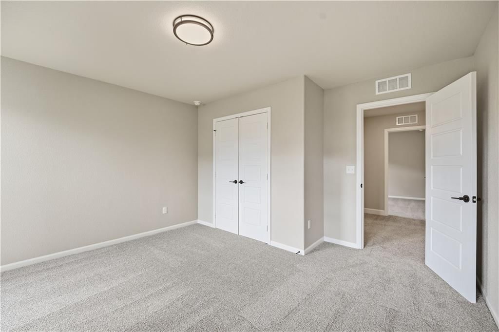 Photo 13 of 53 - 18420 W 195th Street, Spring Hill, KS 66083