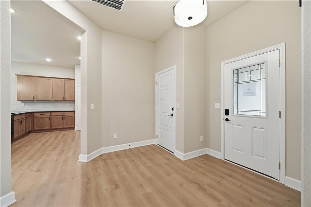 Photo 5 of 53 - 18420 W 195th Street, Spring Hill, KS 66083