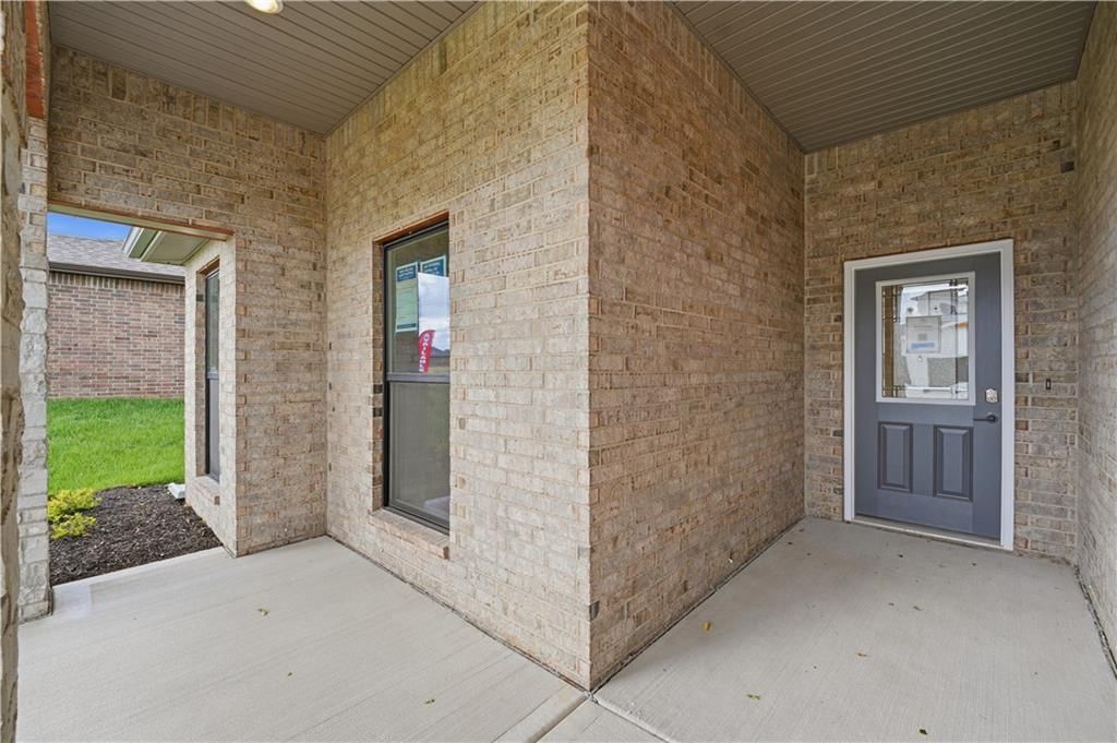 18420 W 195th Street, Spring Hill, KS: listing photo 3