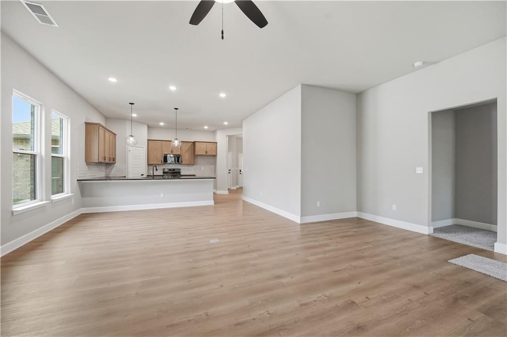 Photo 23 of 53 - 18420 W 195th Street, Spring Hill, KS 66083
