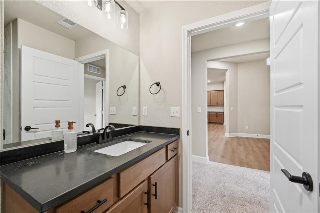 Photo 11 of 53 - 18420 W 195th Street, Spring Hill, KS 66083