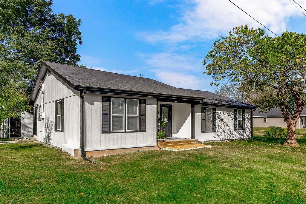 203 N Pennsylvania Avenue, East Lynne, MO: listing photo 3
