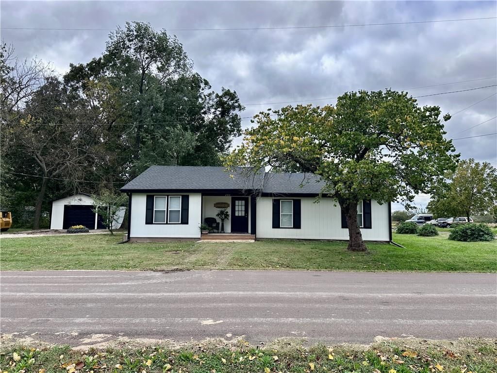 203 N Pennsylvania Avenue, East Lynne, MO: listing photo 2