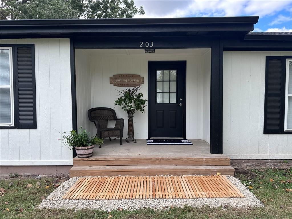 203 N Pennsylvania Avenue, East Lynne, MO