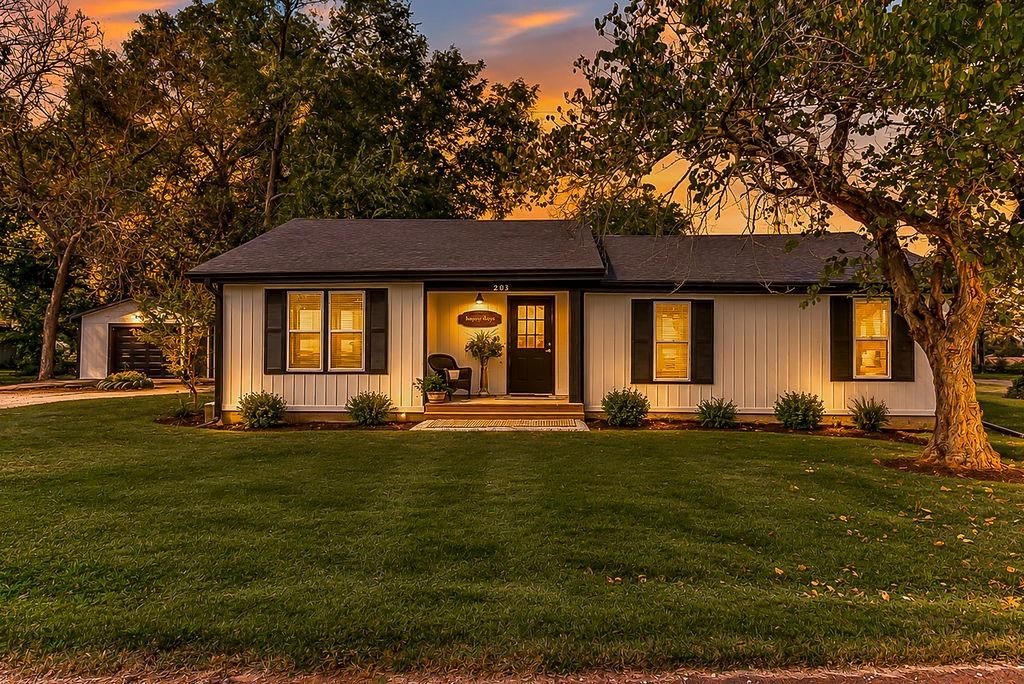 203 N Pennsylvania Avenue, East Lynne, MO