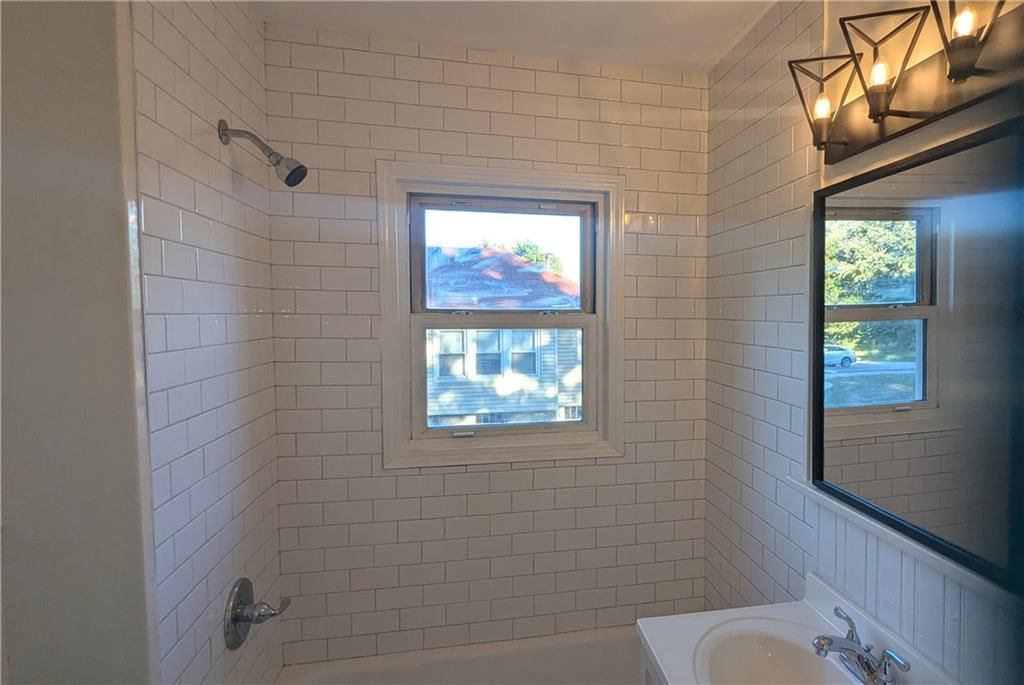 Photo 24 of 32 - 439 E Aberdeen Street, Independence, MO 64055