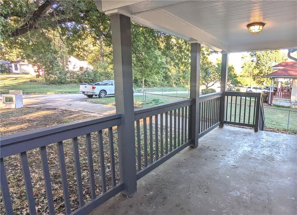 Photo 7 of 32 - 439 E Aberdeen Street, Independence, MO 64055