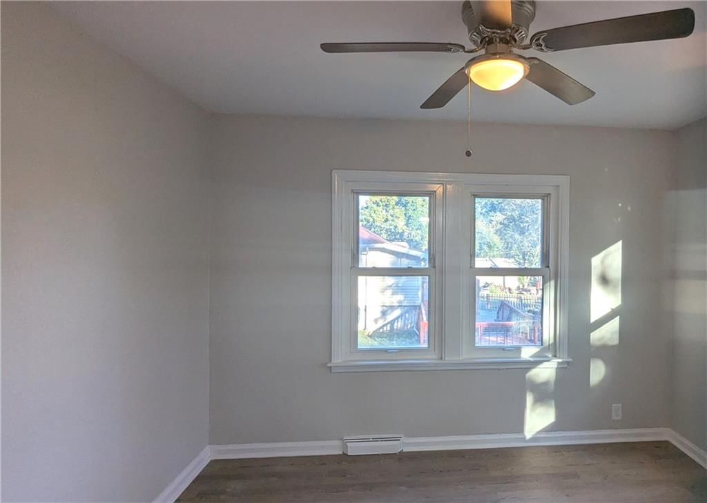 Photo 19 of 32 - 439 E Aberdeen Street, Independence, MO 64055