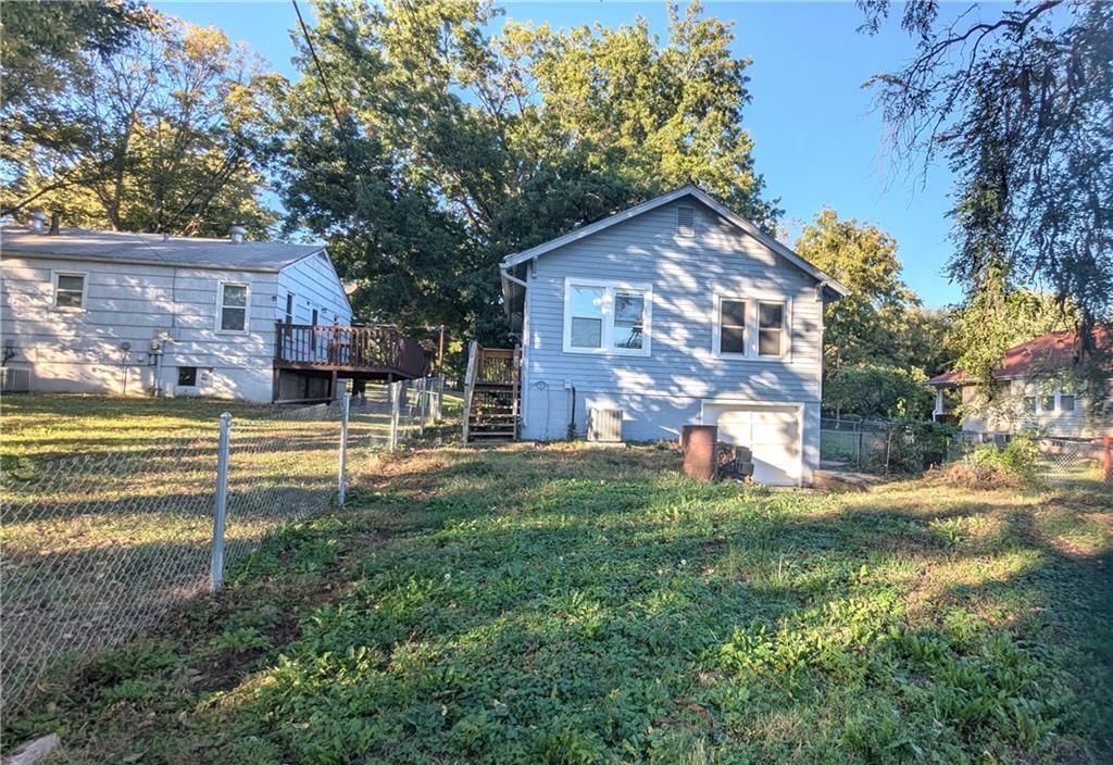 Photo 5 of 32 - 439 E Aberdeen Street, Independence, MO 64055