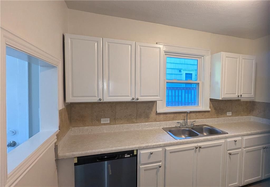 Photo 15 of 32 - 439 E Aberdeen Street, Independence, MO 64055