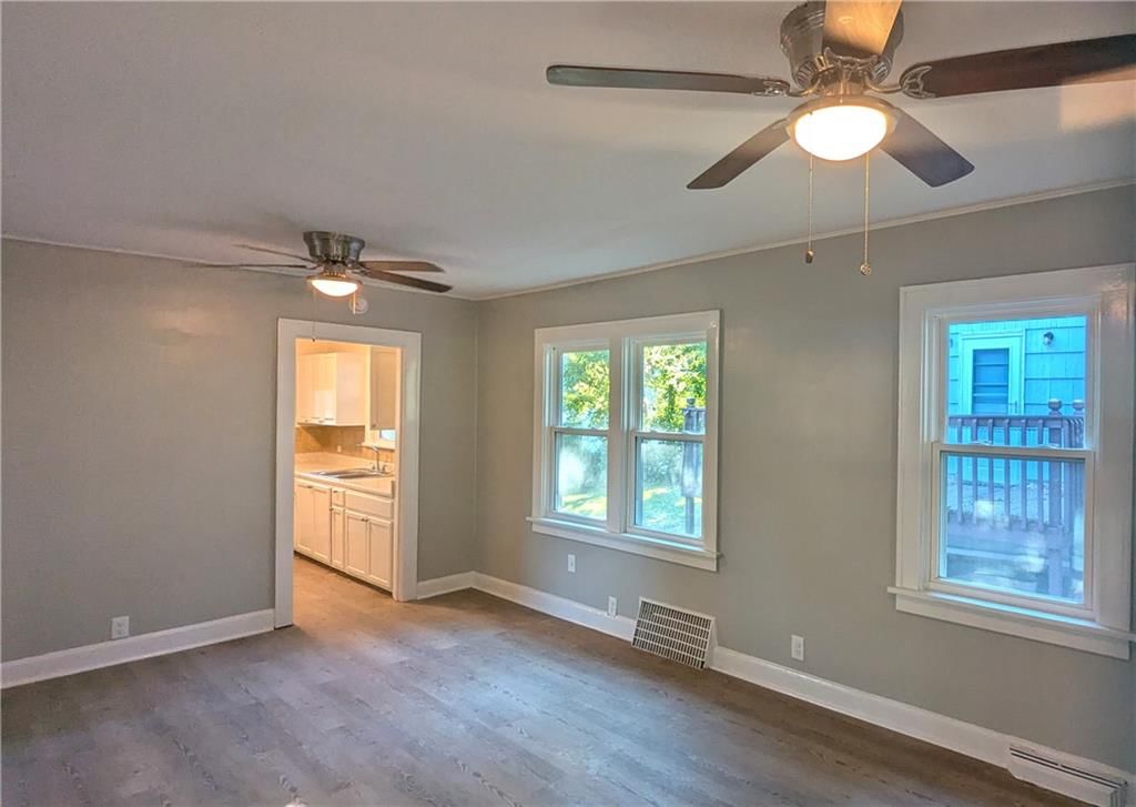 Open floor plan at 439 E Aberdeen Street, Independence, MO 64055