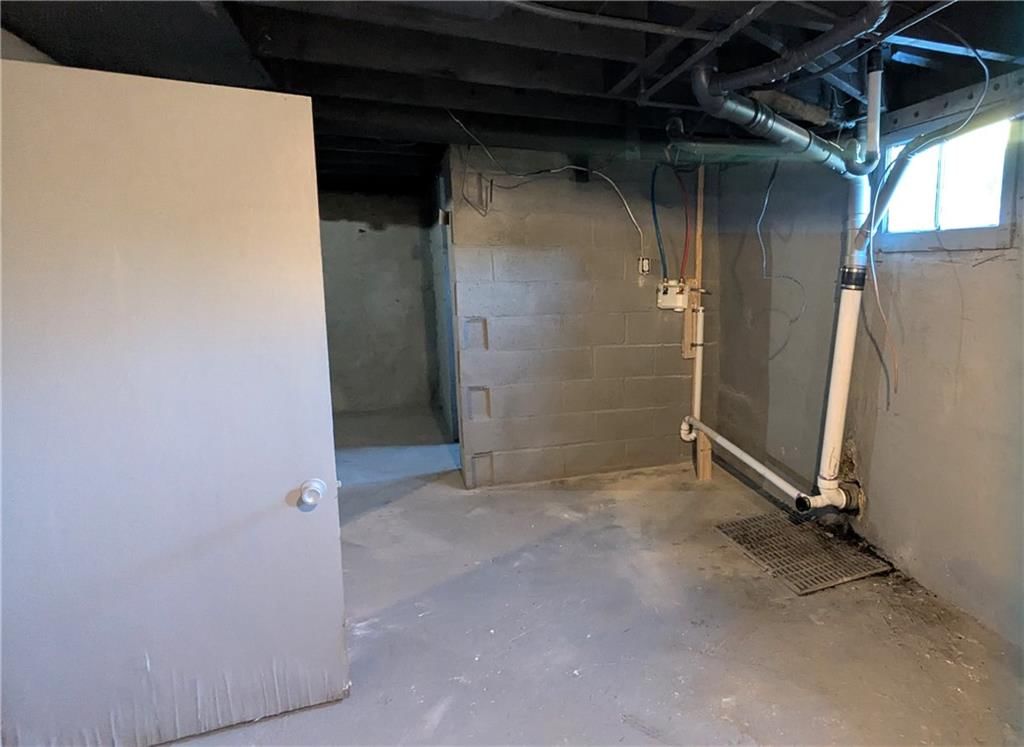 Staircase at 439 E Aberdeen Street, Independence, MO 64055