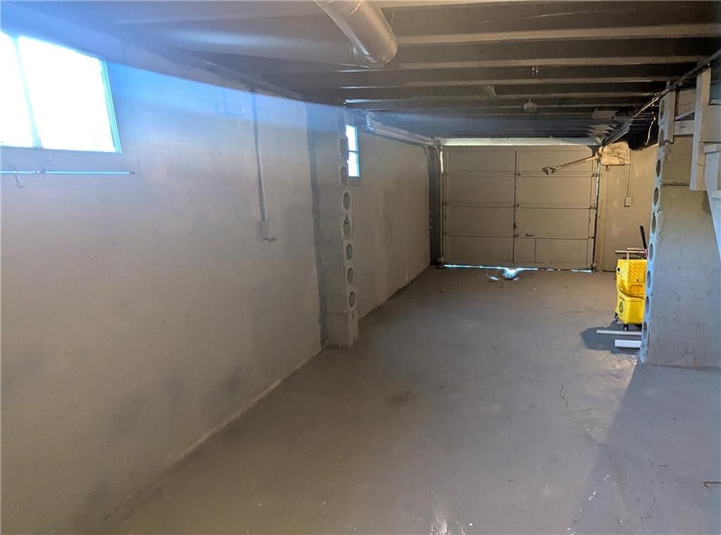Attached garage at 439 E Aberdeen Street, Independence, MO 64055