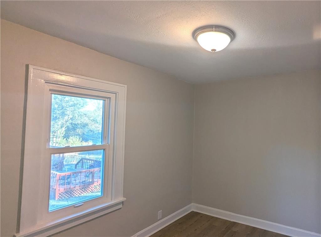 Photo 27 of 32 - 439 E Aberdeen Street, Independence, MO 64055