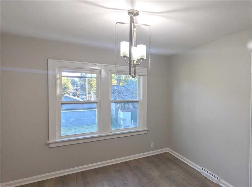 Photo 16 of 32 - 439 E Aberdeen Street, Independence, MO 64055