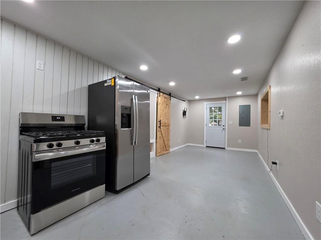 Photo 10 of 21 - 15812 E Independence Avenue, Independence, MO 64050