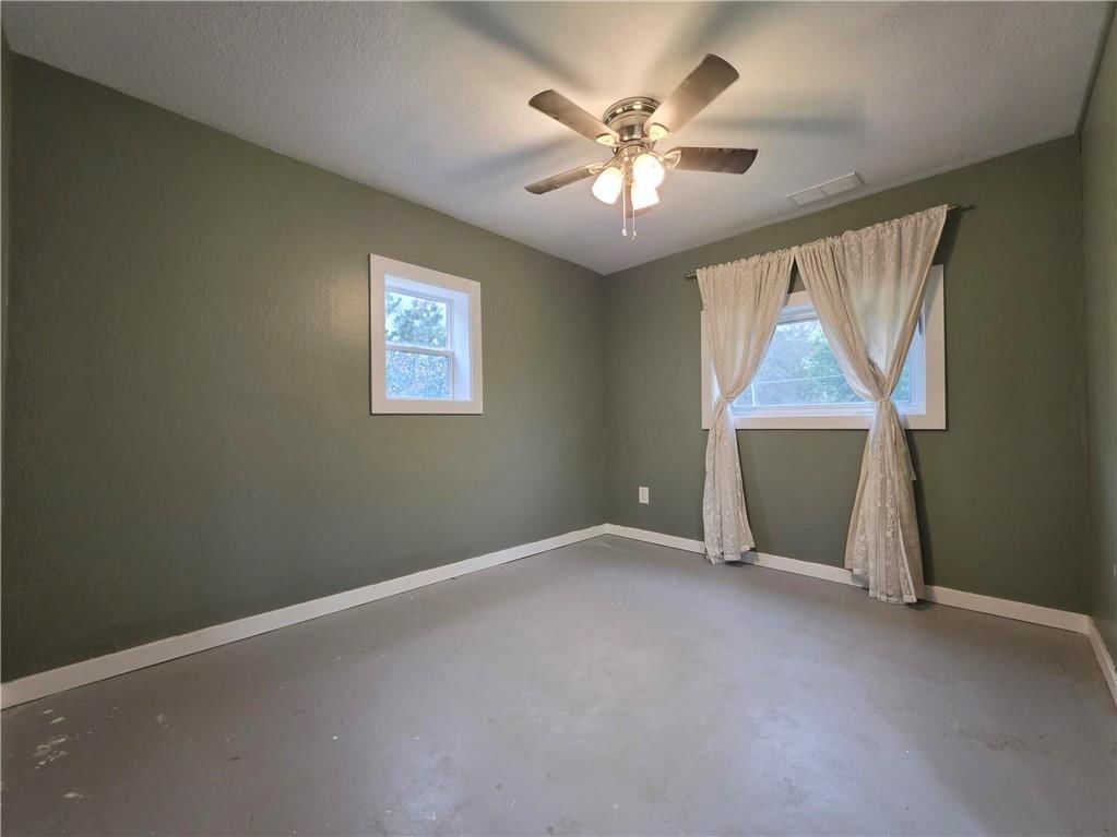 Photo 13 of 21 - 15812 E Independence Avenue, Independence, MO 64050